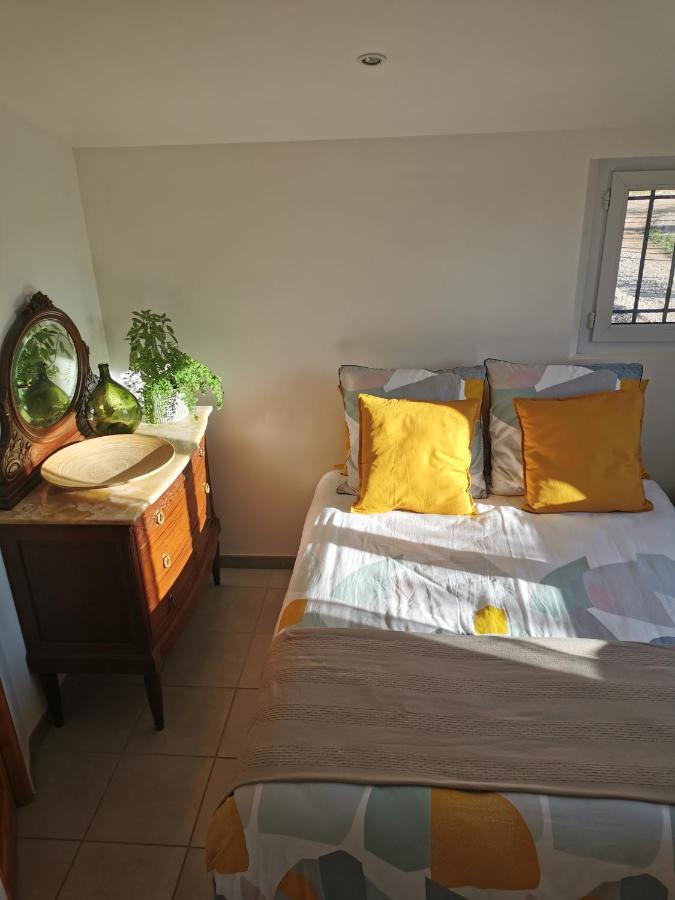 Studio De Charme En Provence, Piscine Et Jacuzzi Partages Le Luc Exterior foto